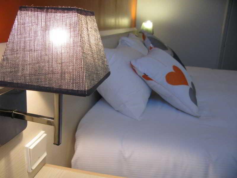 Greet Hotel Massieux Lyon Nord Buitenkant foto