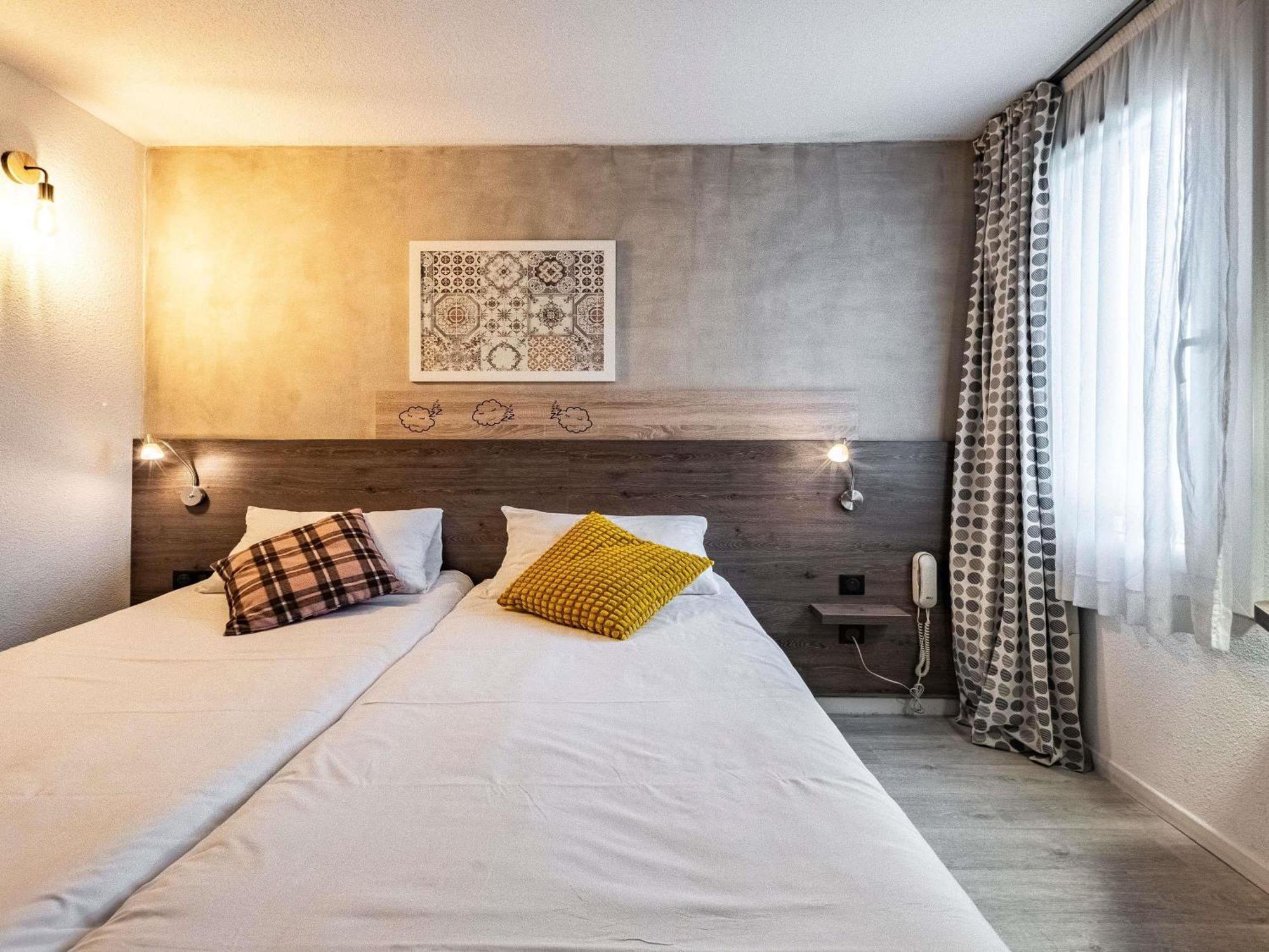 Greet Hotel Massieux Lyon Nord Buitenkant foto